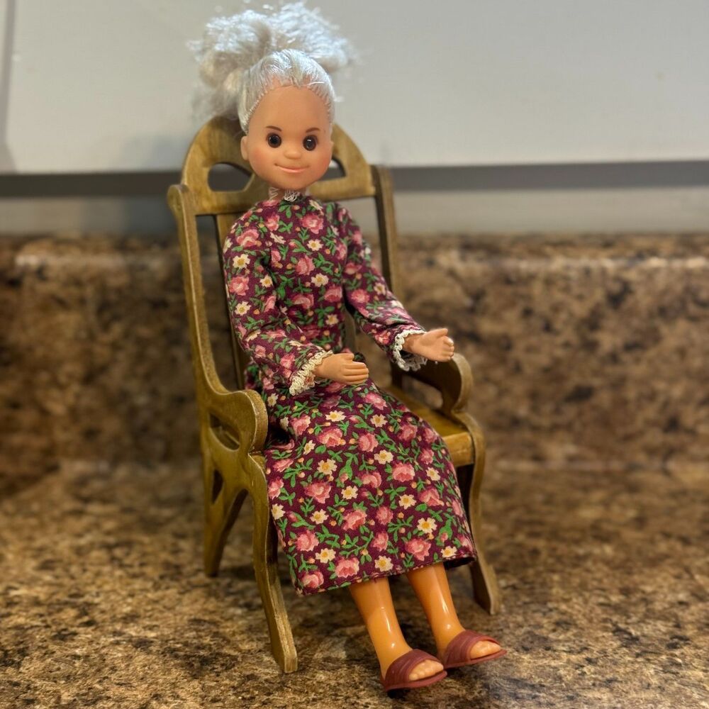 Vintage 1975 Mattel Sunshine Family Grandma Doll W/Original Outfit Shoes READ